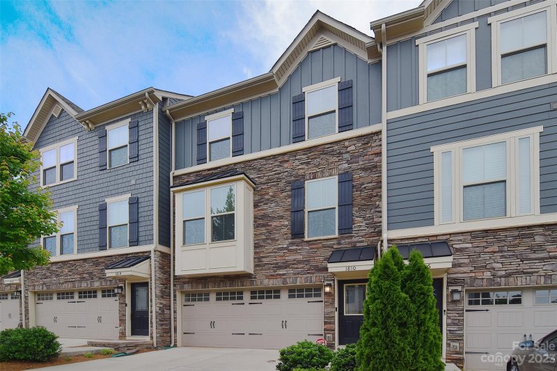 Property image 4 at 1810 Shumard Lane, Charlotte, NC 28205