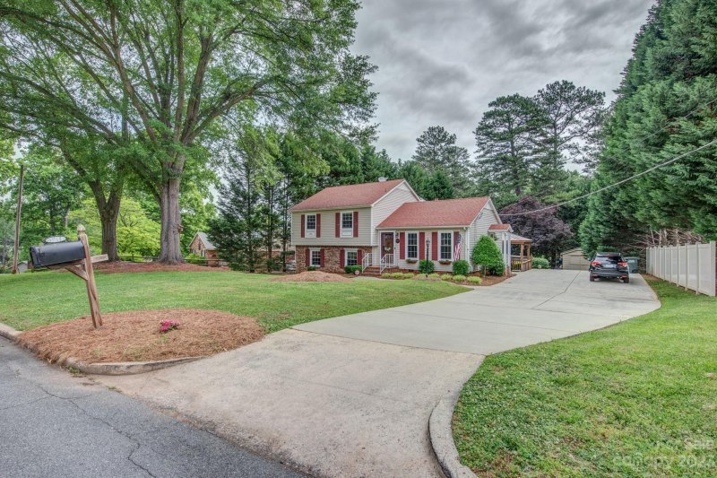 Property image 2 at 2433 Jacobs Road, Gastonia, NC 28054