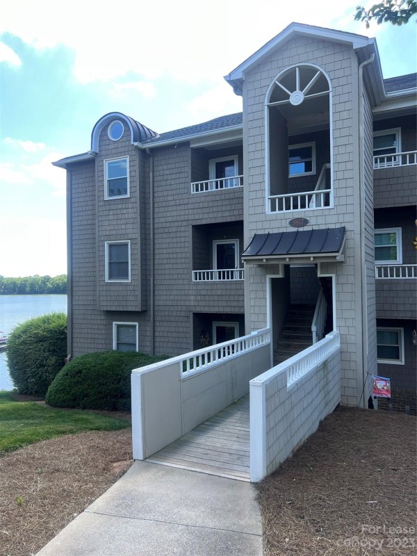 Property image 2 at 9817 Emerald Point Drive, Charlotte, NC 28278