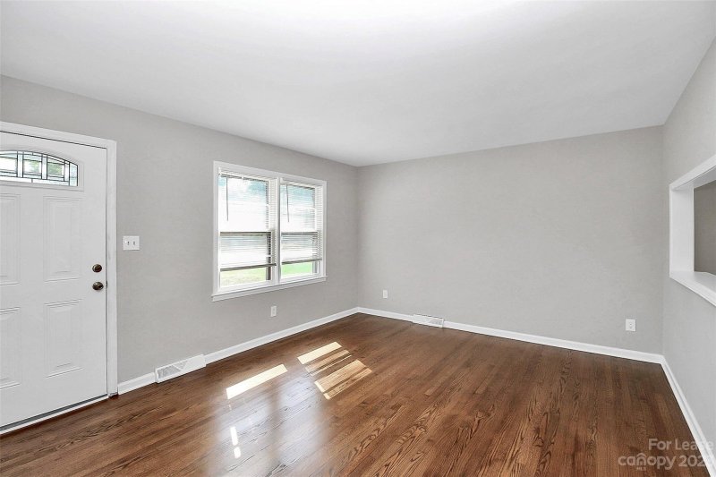 Property image 2 at 3326 Dalecrest Drive, Charlotte, NC 28269