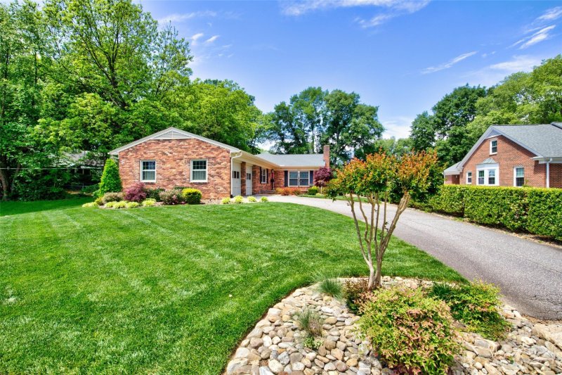 Property image 2 at 923 1st Street, Hickory, NC 28601