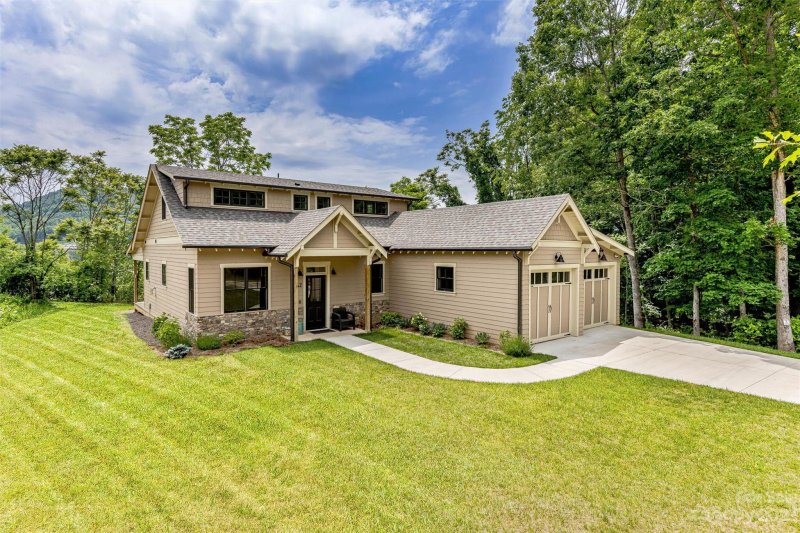 Property image 2 at 42 Ashe Park Circle, Asheville, NC 28806