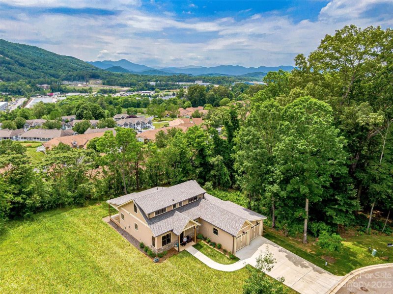 Property image 4 at 42 Ashe Park Circle, Asheville, NC 28806