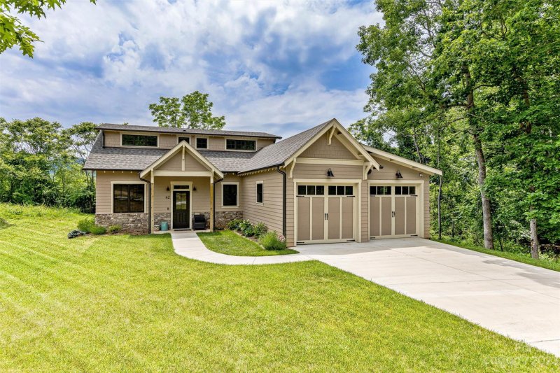 Property image 5 at 42 Ashe Park Circle, Asheville, NC 28806