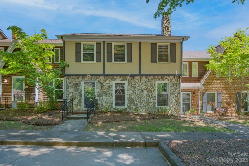 2502 Round Table Road