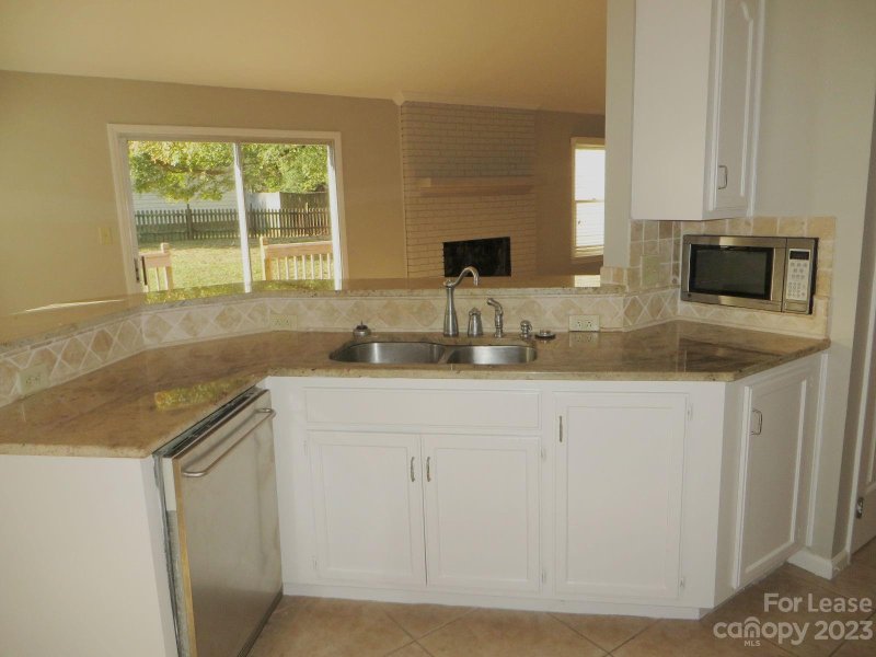 Property image 3 at 14016 Carriage Lake Drive, Charlotte, NC 28273