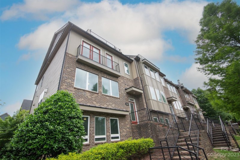 1812 Sunnyside Avenue