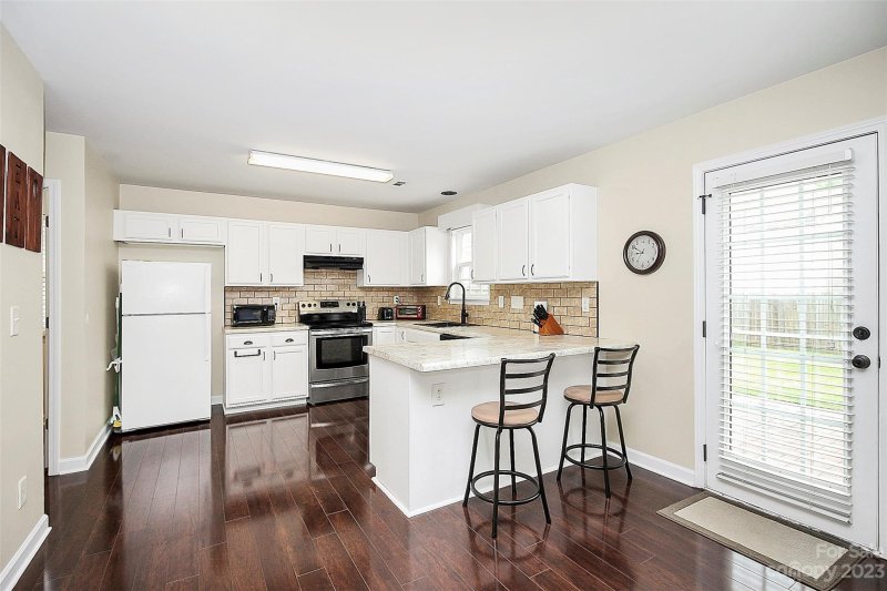 Property image 3 at 2628 Reid Park Lane, Charlotte, NC 28208