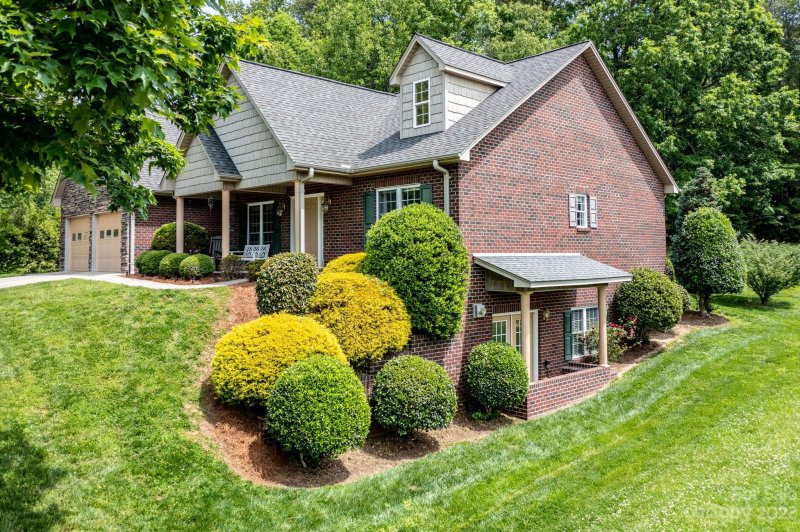 Property image 2 at 922 Barrington Drive, Lenoir, NC 28645