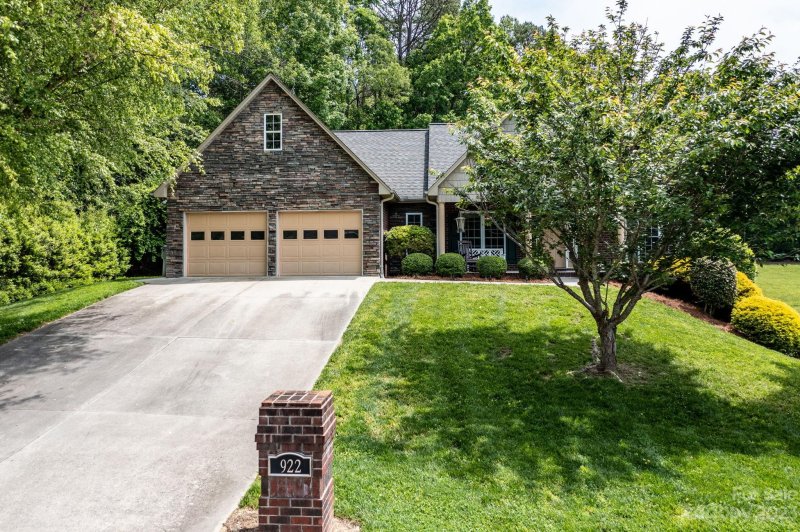 Property image 5 at 922 Barrington Drive, Lenoir, NC 28645