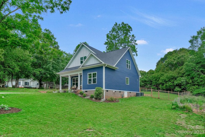 Property image 2 at 215 9th Street, Belmont, NC 28012