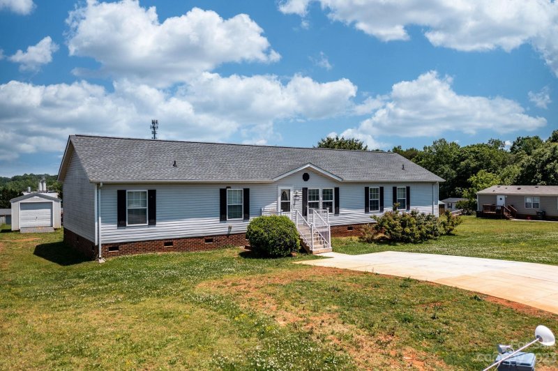 Property image 2 at 2192 Quarter Crest Drive, Newton, NC 28658