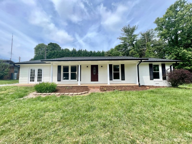 Property image 2 at 2121 24th Street, Hickory, NC 28601