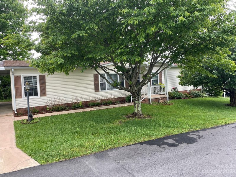 Property image 2 at 8 Marjorie Lane, Hendersonville, NC 28792