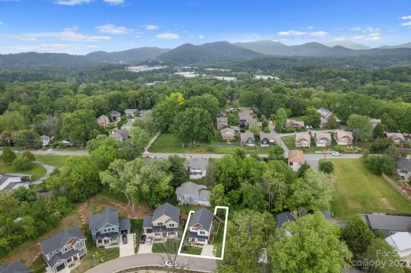 Property image 2 at 13 Acona Lane, Asheville, NC 28803