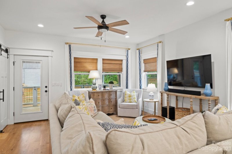 Property image 5 at 13 Acona Lane, Asheville, NC 28803