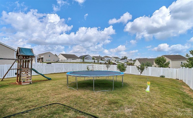 Property image 5 at 7826 Meridale Forest Drive, Charlotte, NC 28269