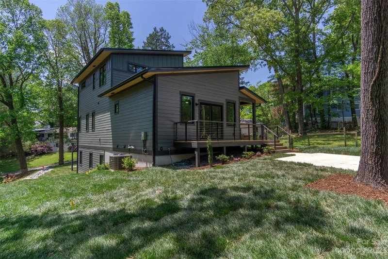 Property image 2 at 4 Stockbridge Place, Asheville, NC 28805