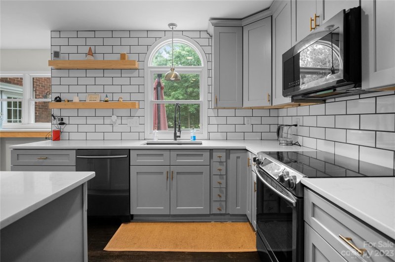 Property image 3 at 131 Silverleaf Lane, Mooresville, NC 28115