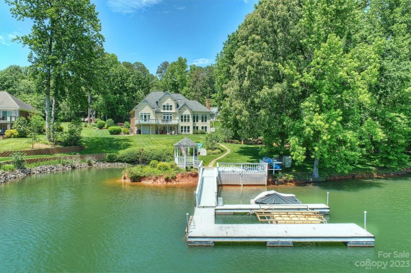 Property image 2 at 122 Wynward Lane, Mooresville, NC 28117