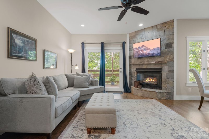 Property image 3 at 305 Piney Mountain Drive, Asheville, NC 28805