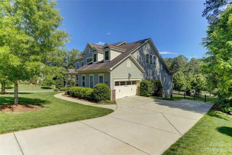 Property image 2 at 2424 Island Lake Drive, Charlotte, NC 28214