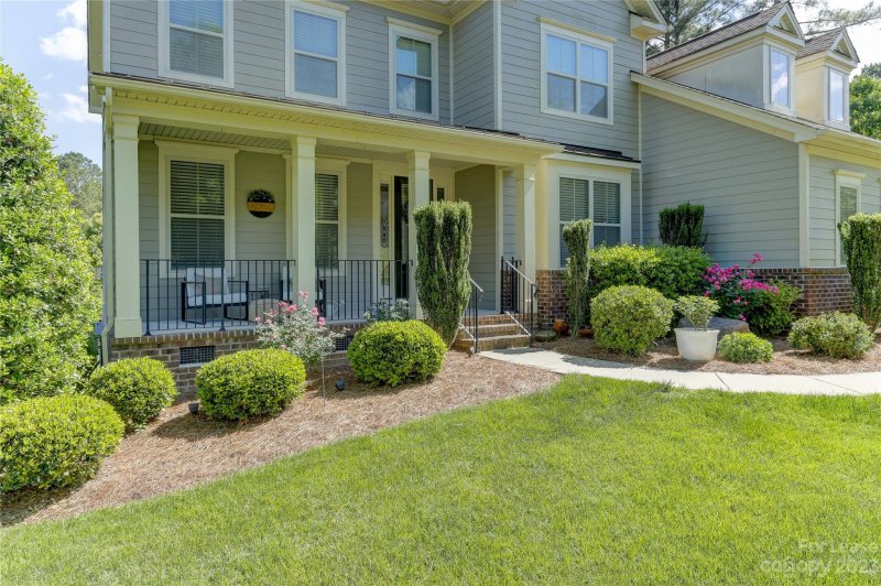 Property image 3 at 2424 Island Lake Drive, Charlotte, NC 28214