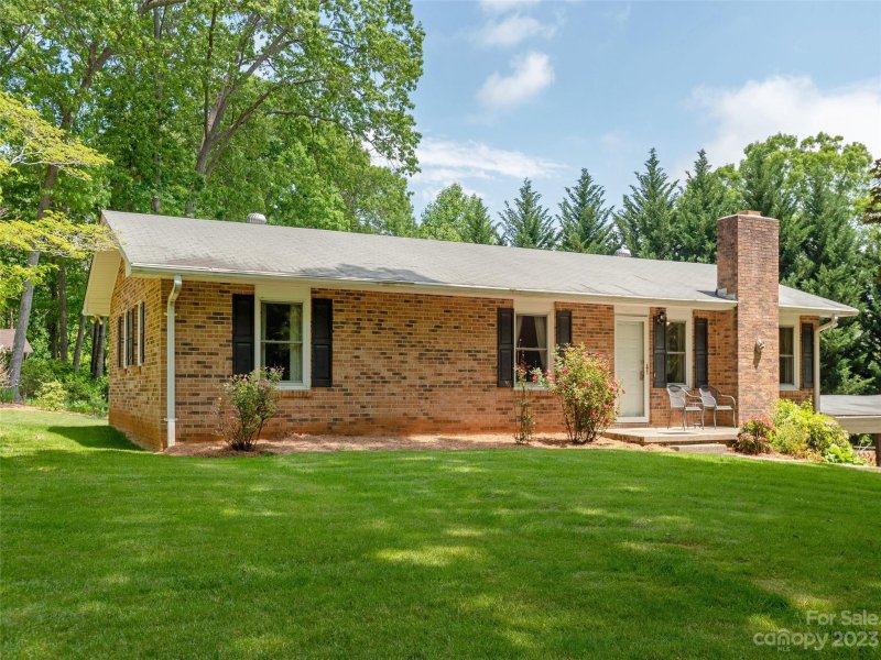 Property image 3 at 903 Halsbury Avenue, Hendersonville, NC 28791