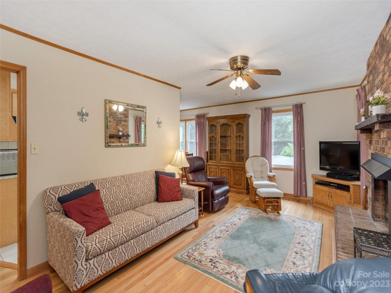 Property image 5 at 903 Halsbury Avenue, Hendersonville, NC 28791