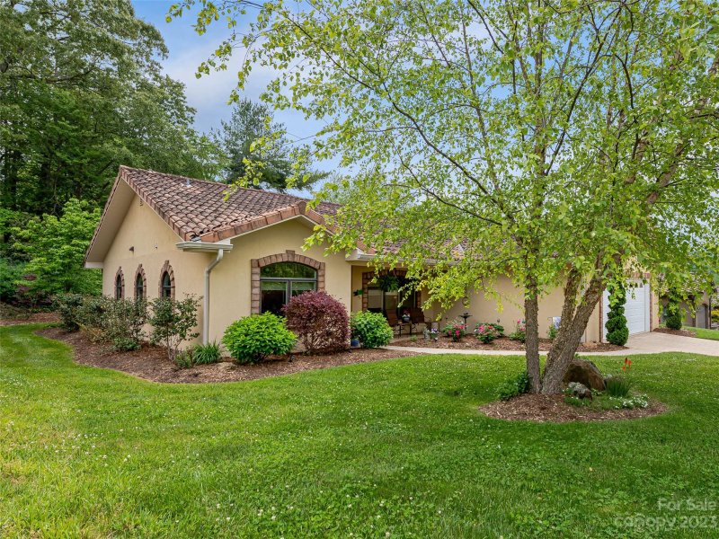 Property image 2 at 36 Ocaso Drive, Asheville, NC 28806