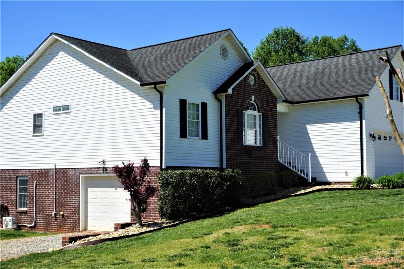 Property image 4 at 2492 Harvest Drive, Hickory, NC 28601