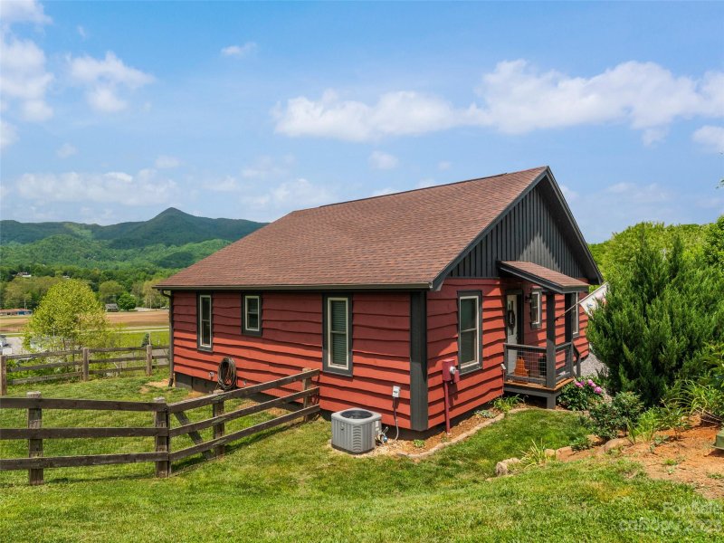 Property image 4 at 149 Bronco Way, Waynesville, NC 28785