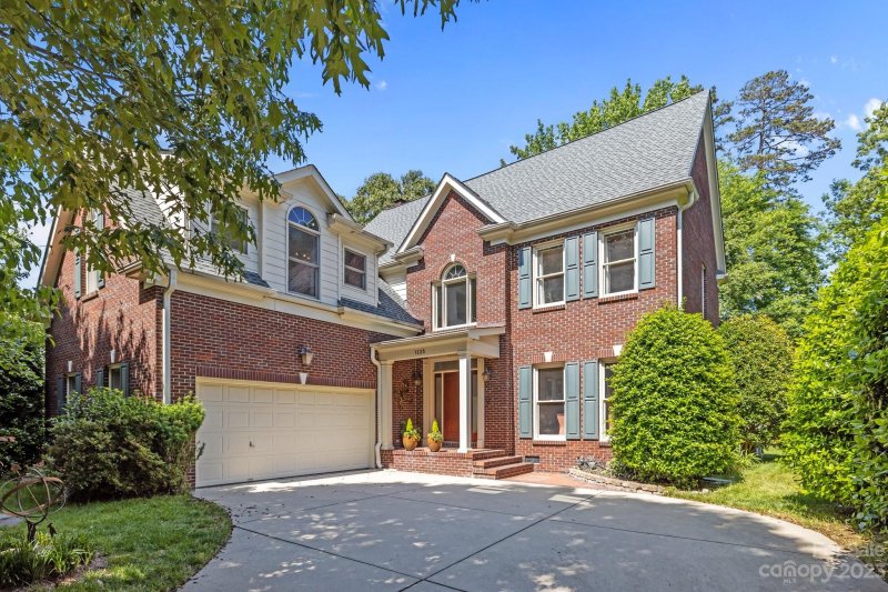 1225 Holly Ridge Drive