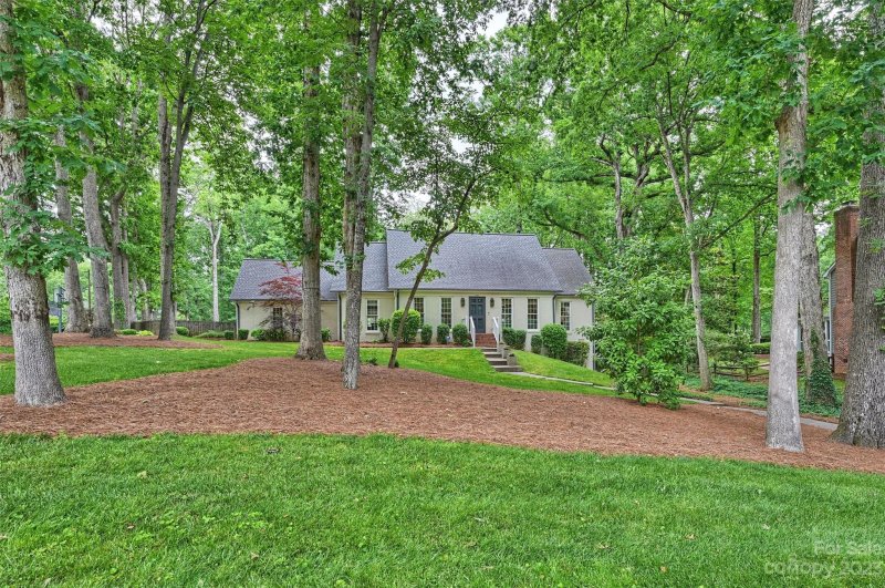 Property image 2 at 1101 Kingscross Drive, Charlotte, NC 28211