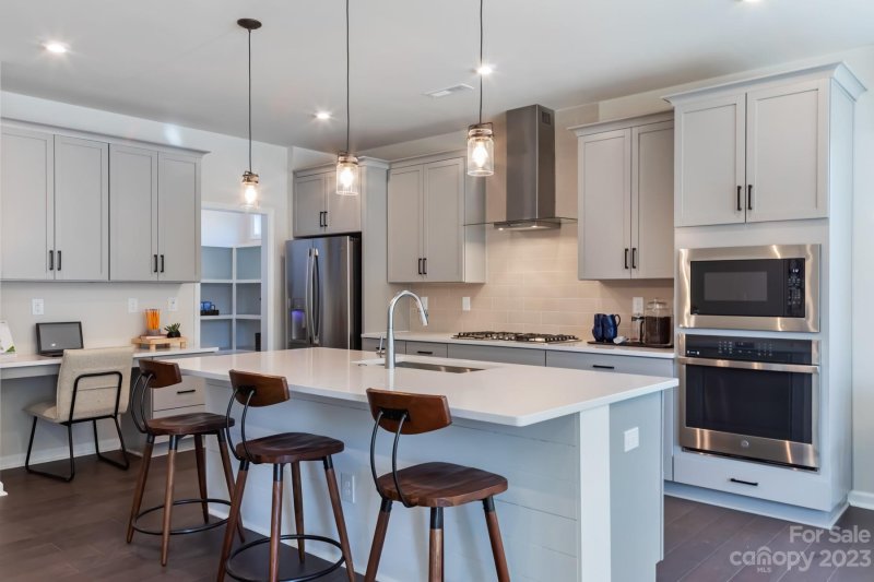 Property image 2 at 620 Myrick Alley, Charlotte, NC 28217