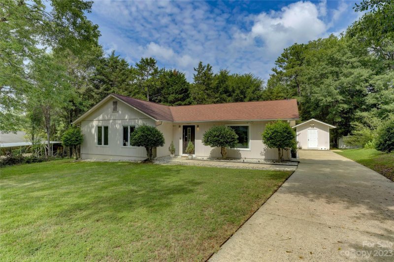 Property image 2 at 8210 Meadowind Circle, Charlotte, NC 28226