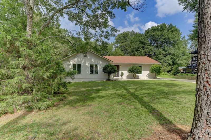 Property image 3 at 8210 Meadowind Circle, Charlotte, NC 28226