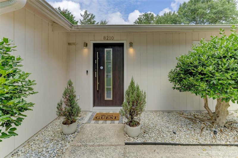Property image 5 at 8210 Meadowind Circle, Charlotte, NC 28226