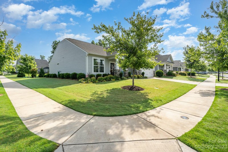 Property image 3 at 658 Gardenbrook Trail, Belmont, NC 28012