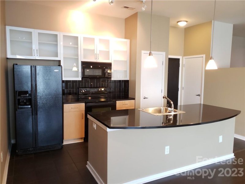 Property image 3 at 2125 Southend Drive, Charlotte, NC 28203