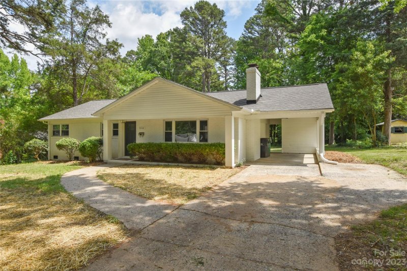 Property image 2 at 3318 Driftwood Drive, Charlotte, NC 28205