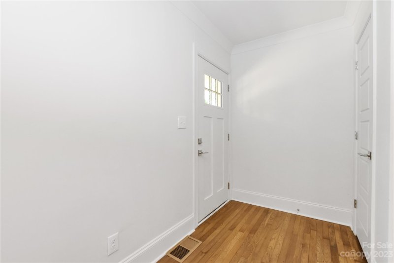 Property image 3 at 3318 Driftwood Drive, Charlotte, NC 28205