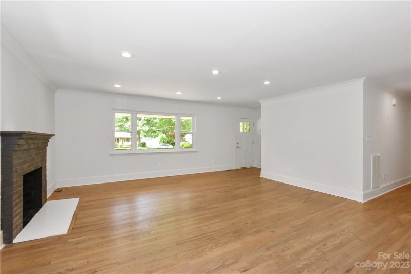 Property image 4 at 3318 Driftwood Drive, Charlotte, NC 28205