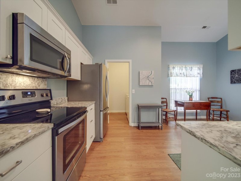 Property image 2 at 8929 Elkins Park Drive, Matthews, NC 28105