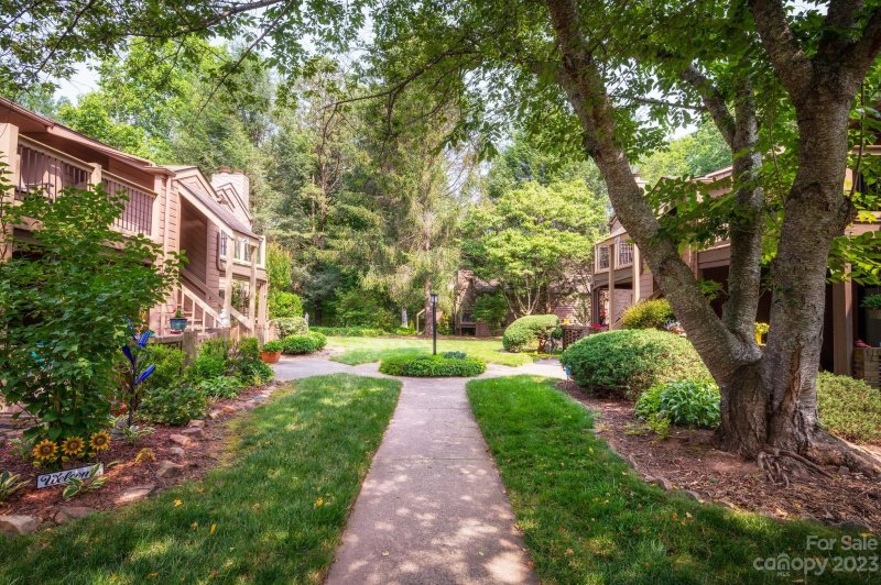 Property image 2 at 44 Ravencroft Lane, Asheville, NC 28803