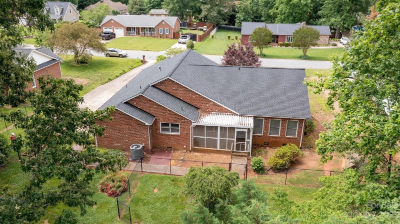 Property image 3 at 5222 Olde School Drive, Hickory, NC 28602