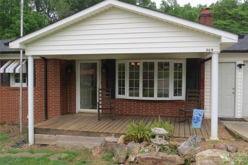 Property image 3 at 309 S 8th Avenue, Maiden, NC 28650