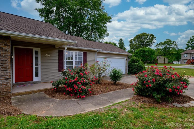 Property image 2 at 1999 Redberry Lane, Conover, NC 28613