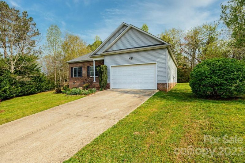 Property image 4 at 2615 36th Avenue Court, Hickory, NC 28601