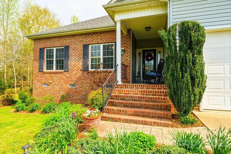 Property image 5 at 2615 36th Avenue Court, Hickory, NC 28601